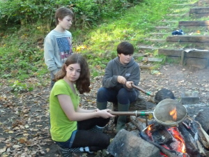 Making campfire popcorn